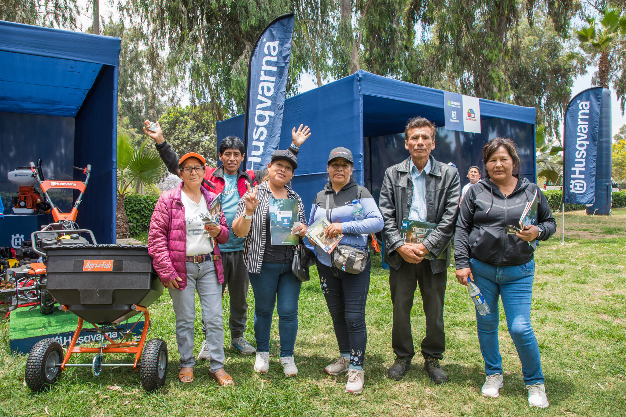 Exhibición de equipos de jardinería Husqvarna