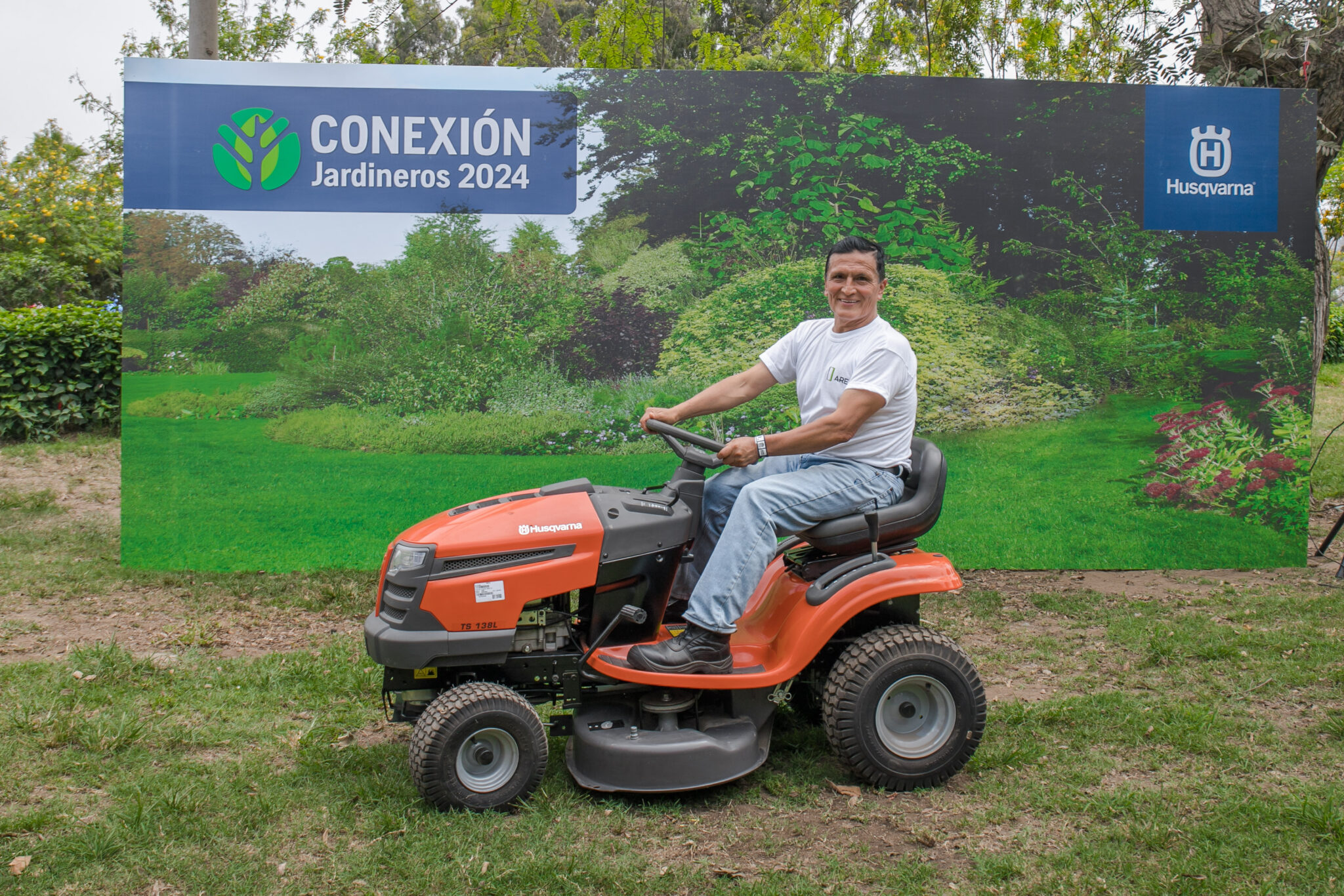 Demostración de maquinaria Husqvarna para áreas verdes