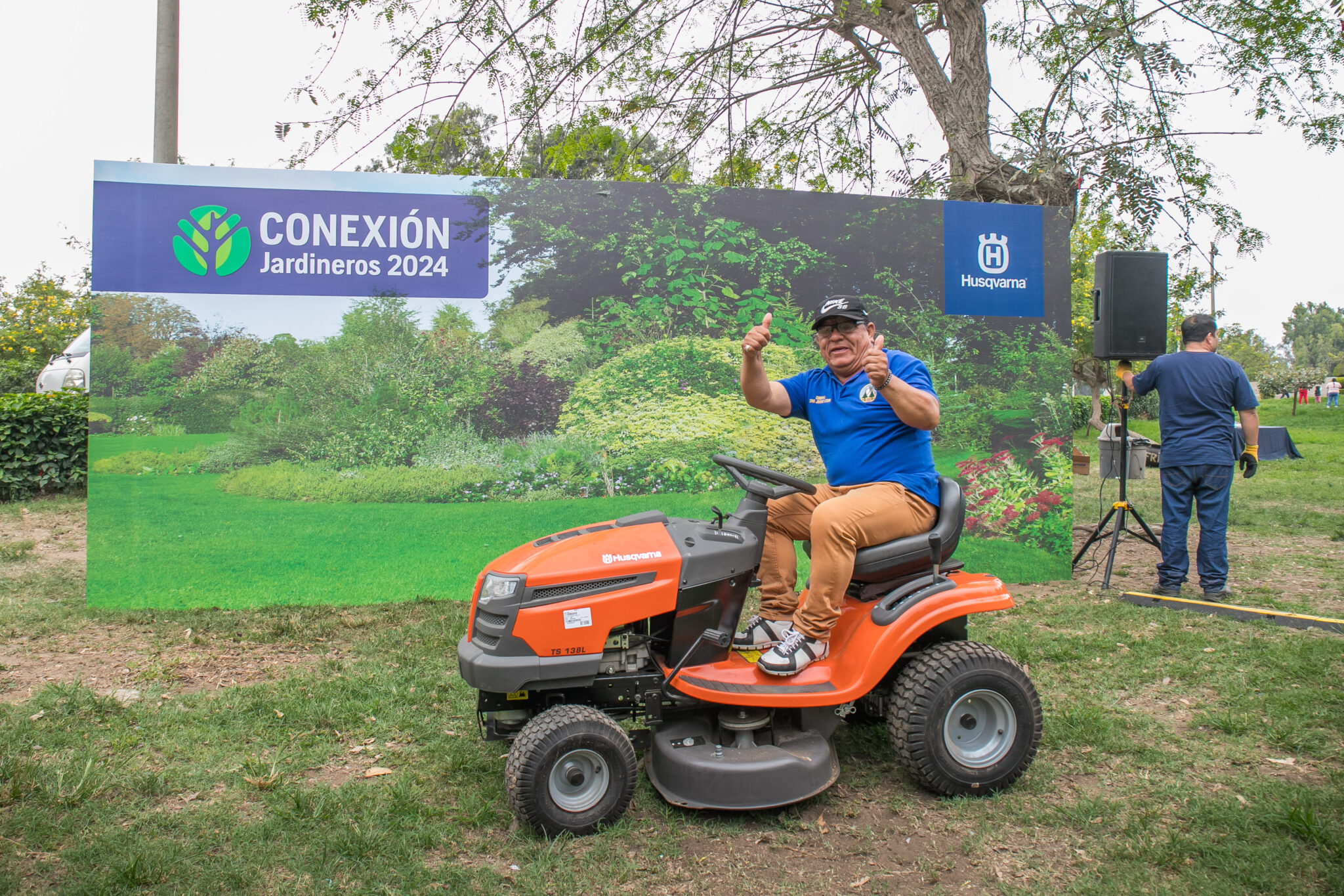Demostración de maquinaria Husqvarna en áreas verdes
